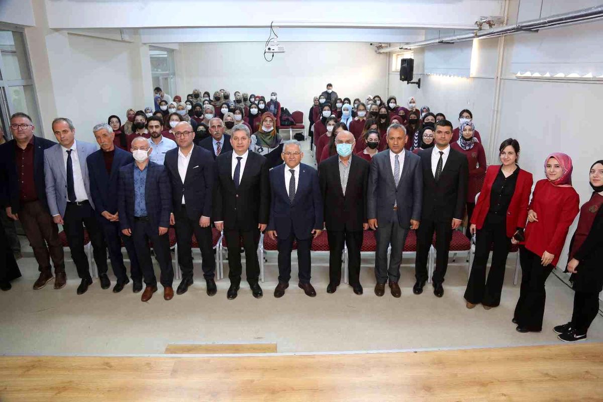 Başkan Büyükkılıç Kariyer Günleri'ne Bünyan'da devam etti