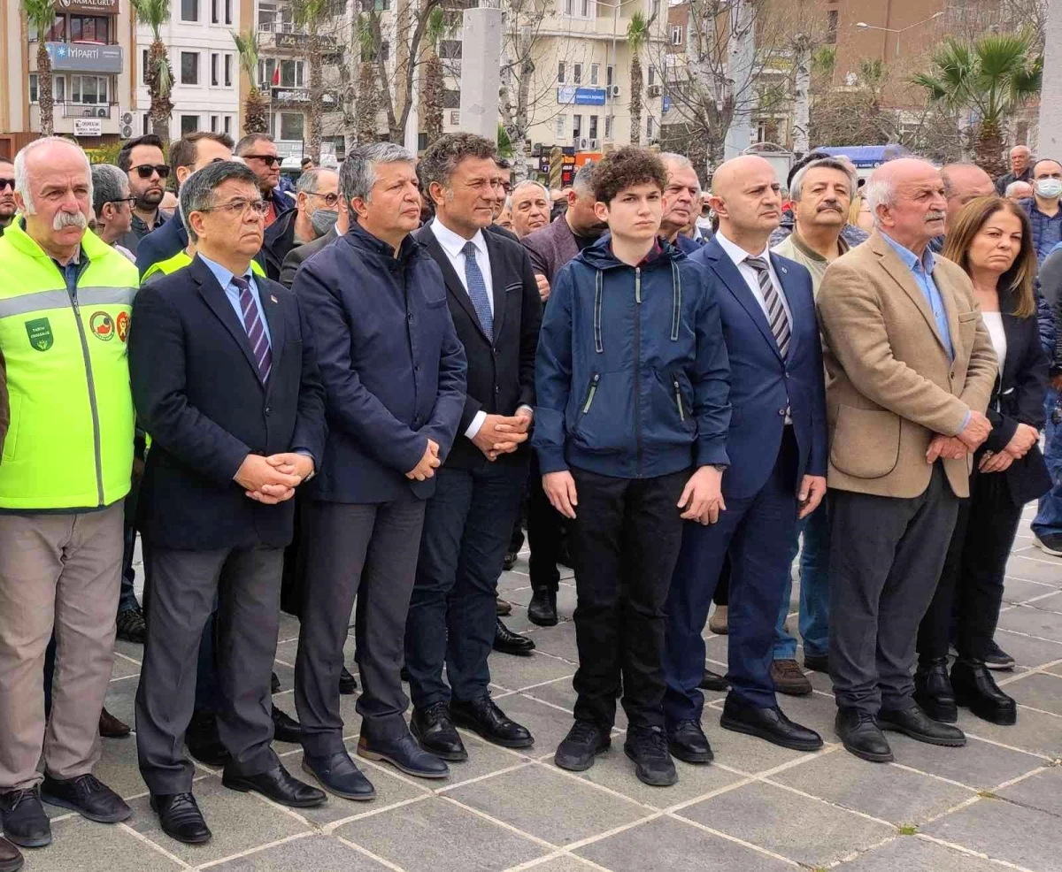 Çanakkale\'de görevden uzaklaştırılan belediye başkan yardımcısı için eylem