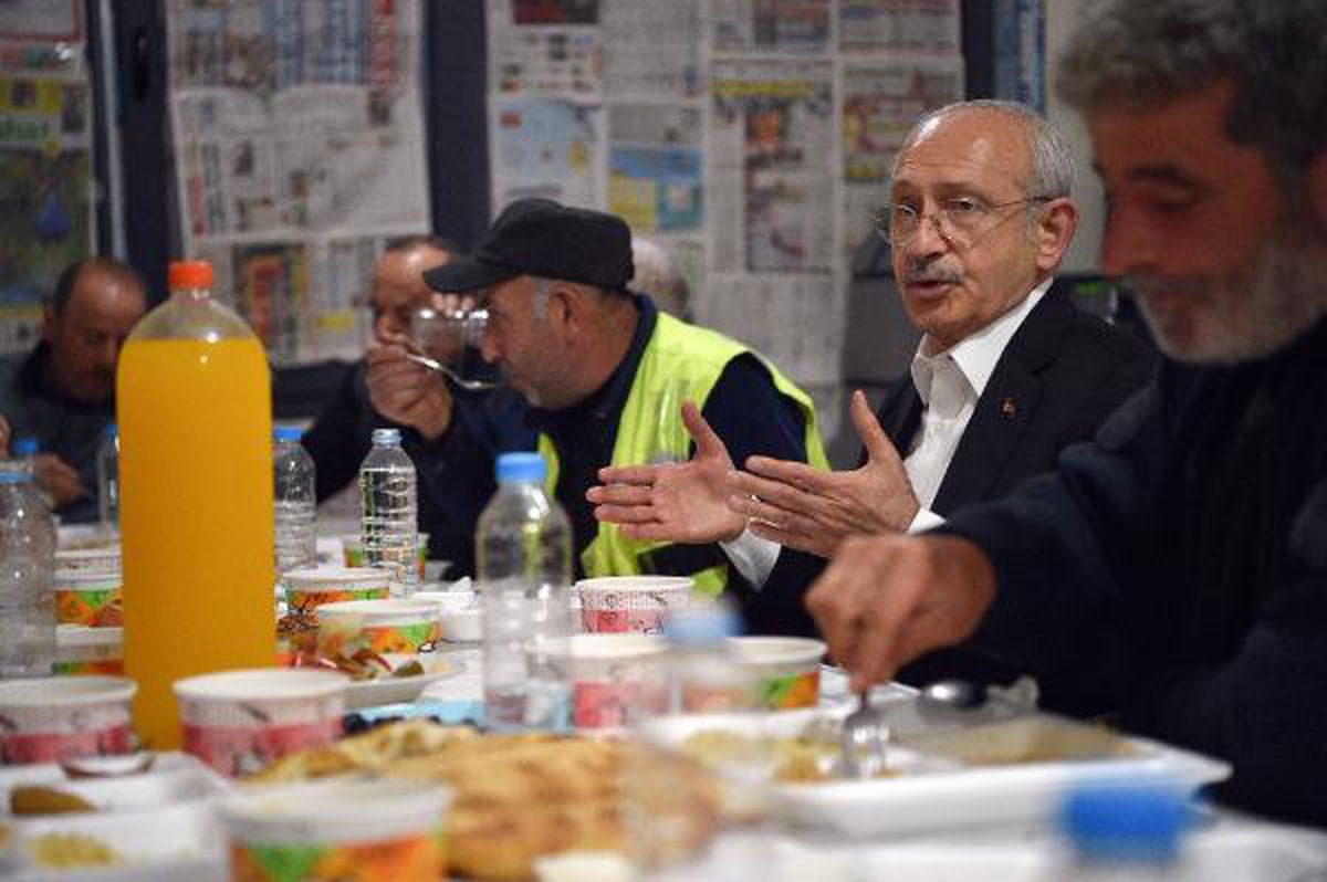 CHP Genel Başkanı Kılıçdaroğlu, inşaat işçileriyle iftar yaptı