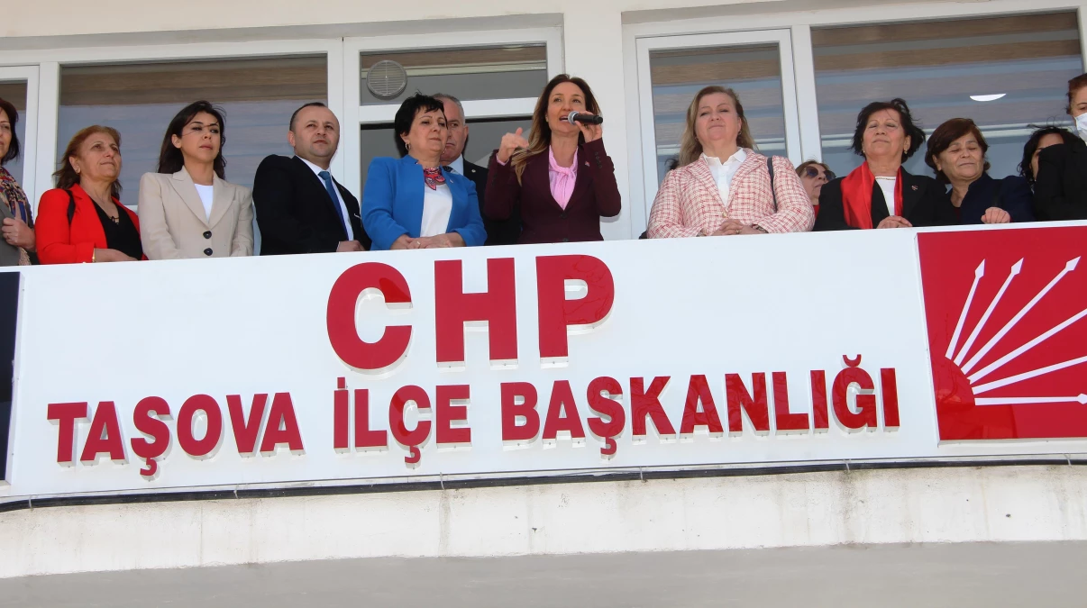 CHP Kadın Kolları Genel Başkanı Nazlıaka, Amasya\'da konuştu