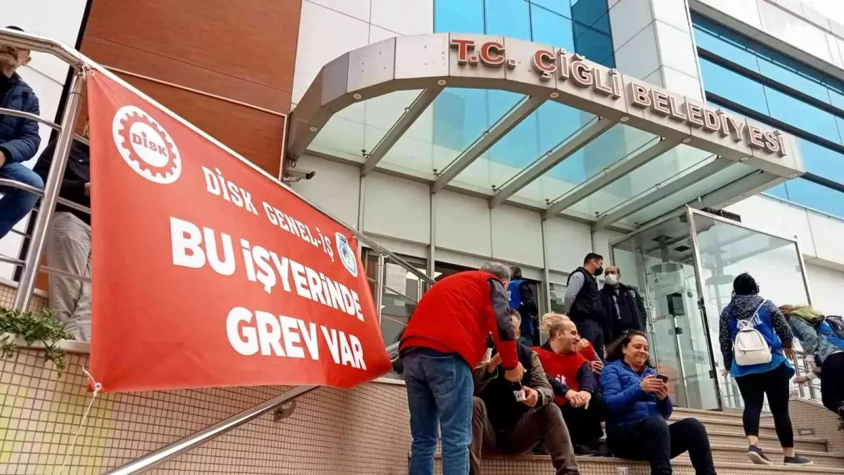 Çiğli\'de 829 belediye işçisi greve gitti