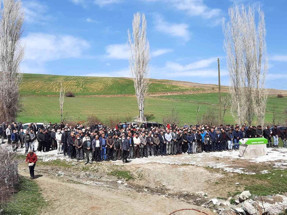 Hamit Egemen köyünde son yolculuğuna uğurlandı