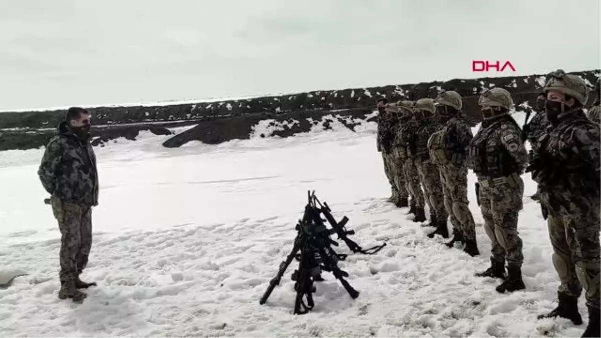 KARS-KADIN POLİSLER ATTIĞI VURUYOR