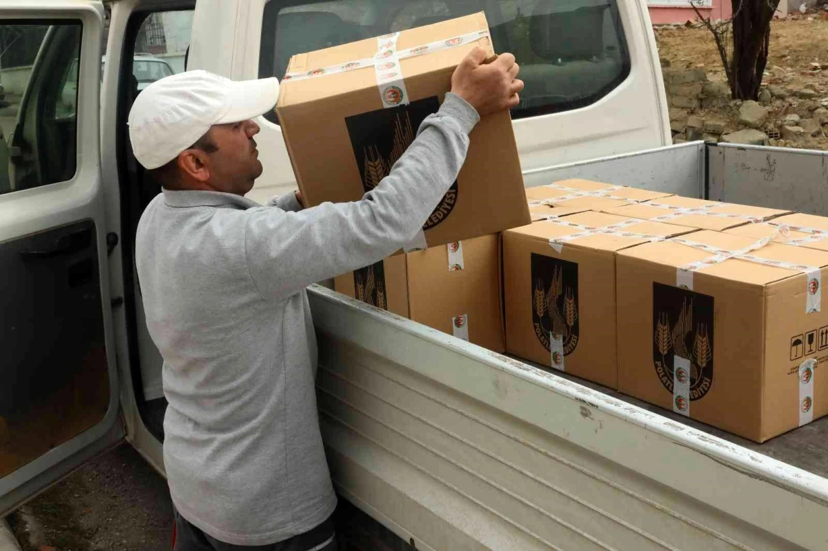 Polatlı Belediyesi \'Ramazan Paylaşmaktır\' parolasıyla gıda paketi dağıtımlarını sürdürüyor