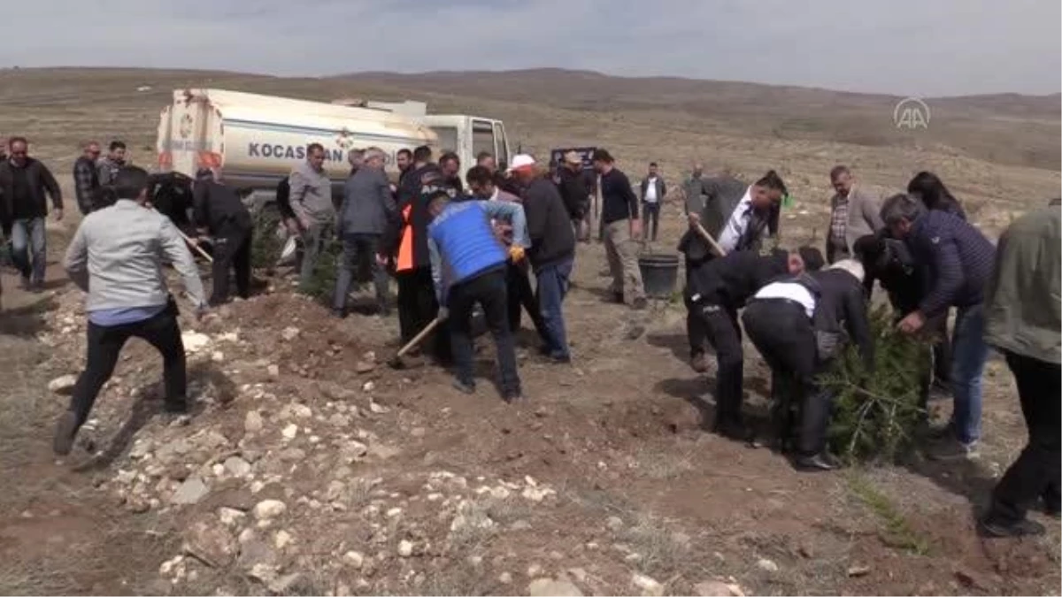 Polisler 250 fidanı toprakla buluşturdu