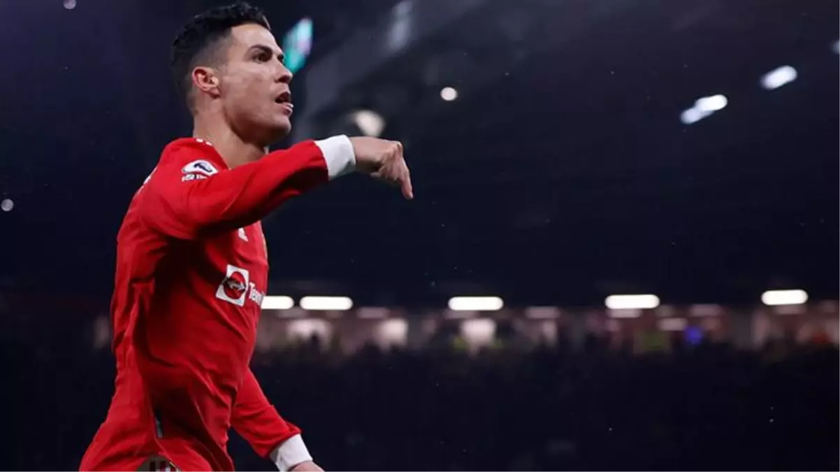 Ronaldo kendisini eleştiren efsane futbolcuları sosyal medyada rezil etti