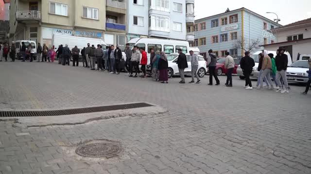 Simav\'da ramazan süresince her gün 500 kişiye iftar veriliyor