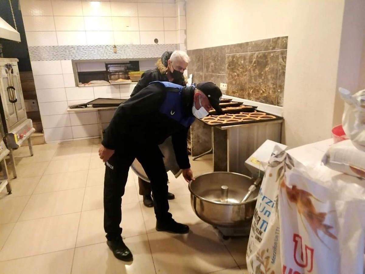 Sinop\'ta zabıta ekiplerinden fırınlara baskın denetim