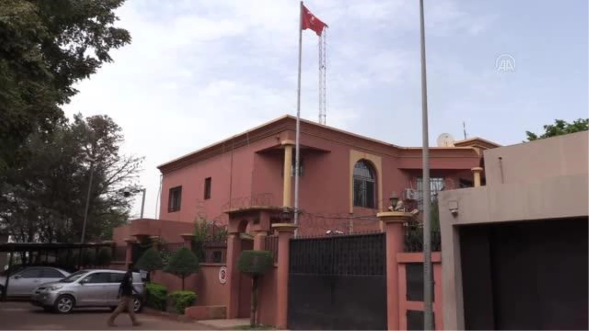 Türkiye Diyanet Vakfı görevlileri Türkiye\'nin Bamako Büyükelçisi Onart\'ı ziyaret etti