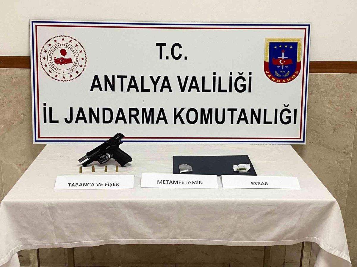 Uyuşturucu madde kullanan şahıs tabancayla yakalandı