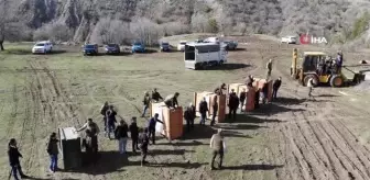 Zıplarayarak özgürlüklerine kavuştular...5 kızılgeyiğin doğaya salınma anları renkli görüntüler oluşturdu