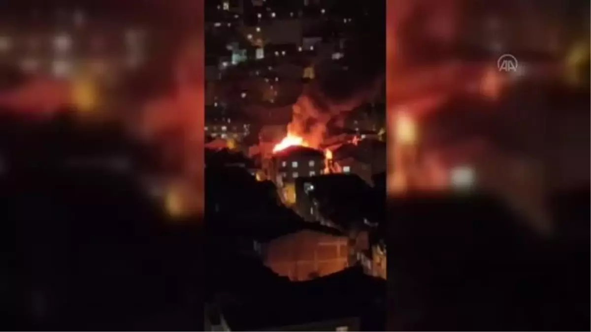 Bağcılar'da binanın çatısında çıkan yangın söndürüldü
