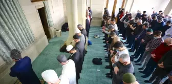 Bakü'de ramazan ayının ilk cuma namazı kılındı