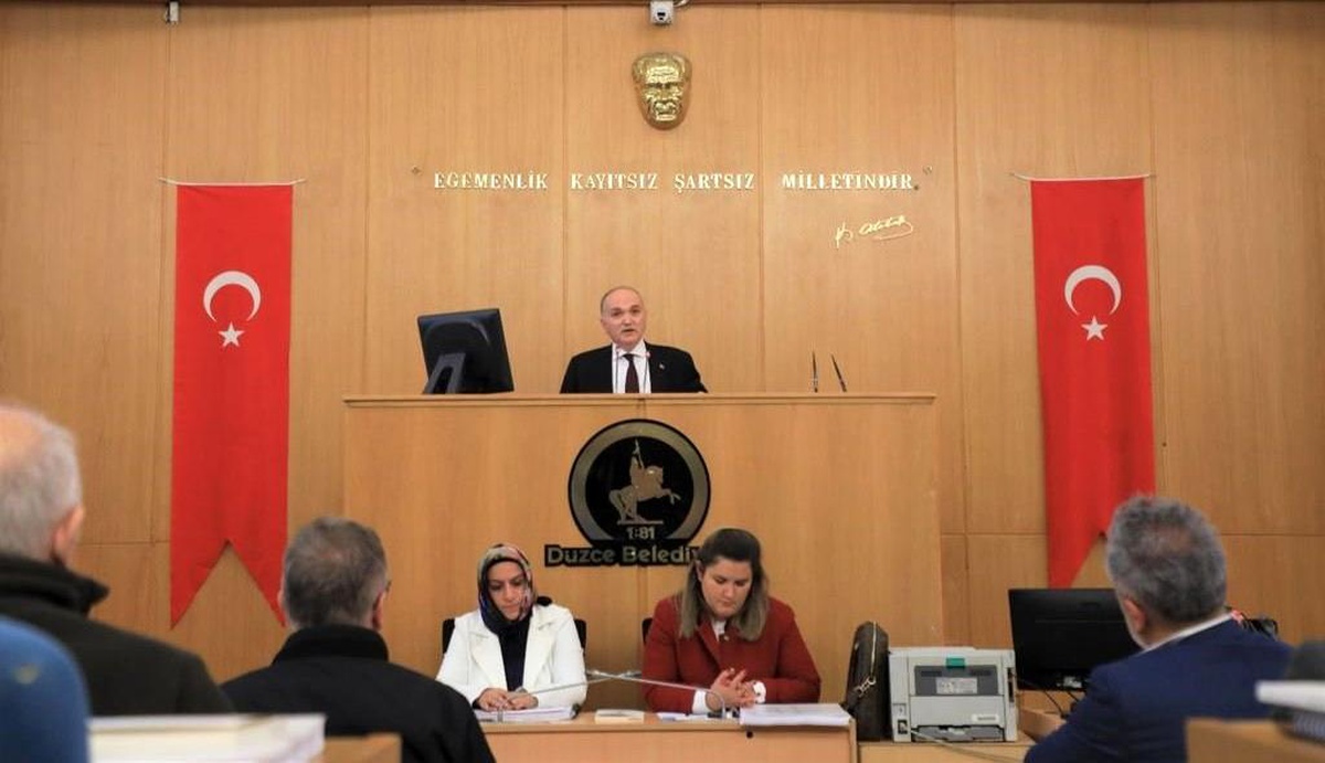 Başkan Özlü "1100 gündür Düzce\'ye hizmet etmekten onur duyuyorum"