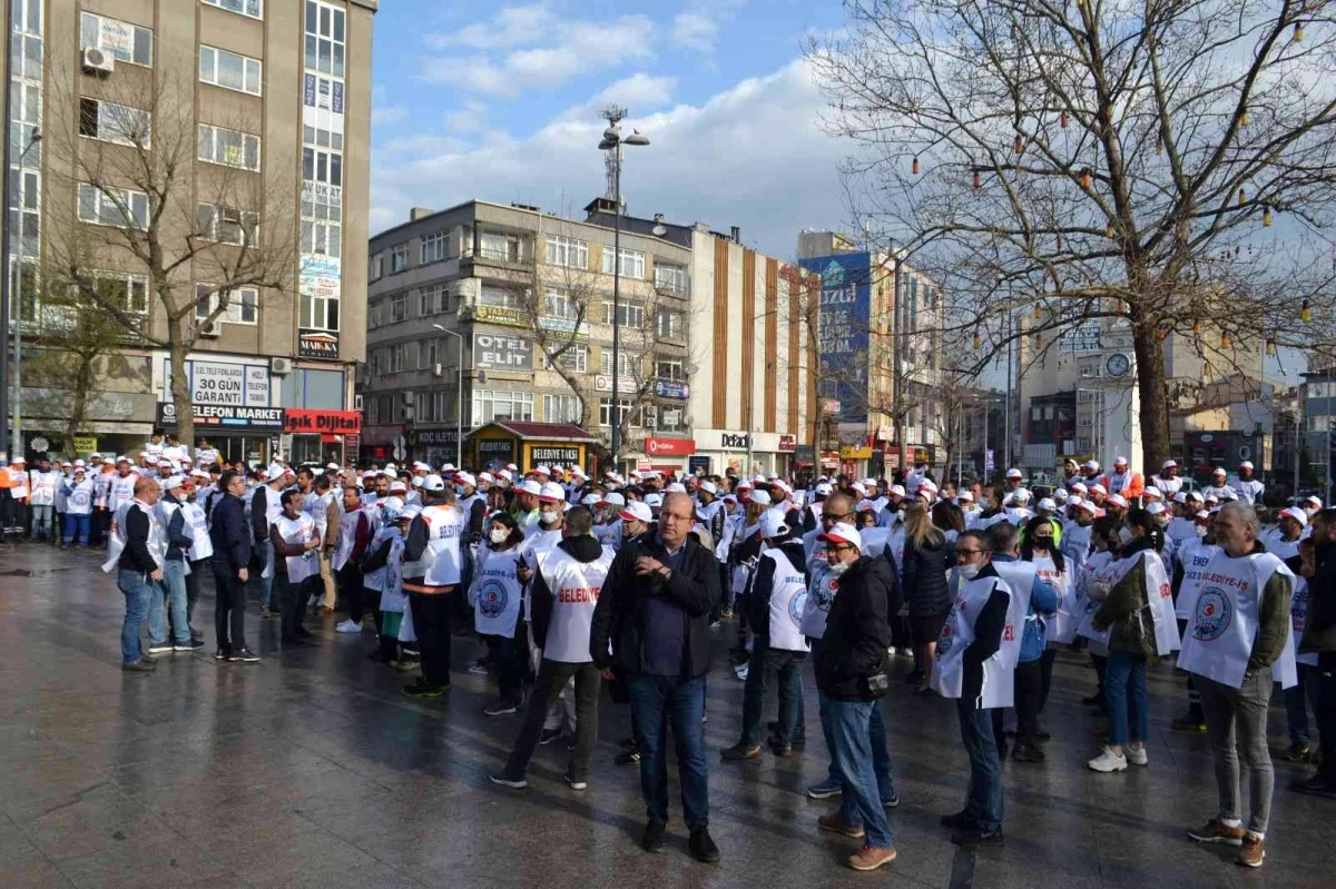 Çorlu\'da yüzlerce belediye işçisi grev için toplandı
