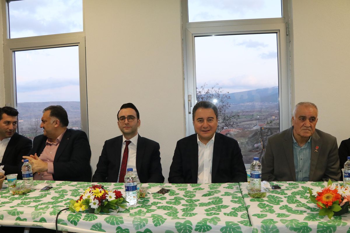 Son dakika haber! DEVA Partisi Genel Başkanı Babacan, Çankırı\'da şehit ve gazi aileleriyle buluştu Açıklaması