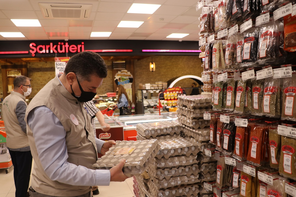 Edirne\'de zincir marketlerde ramazan denetimi yapıldı