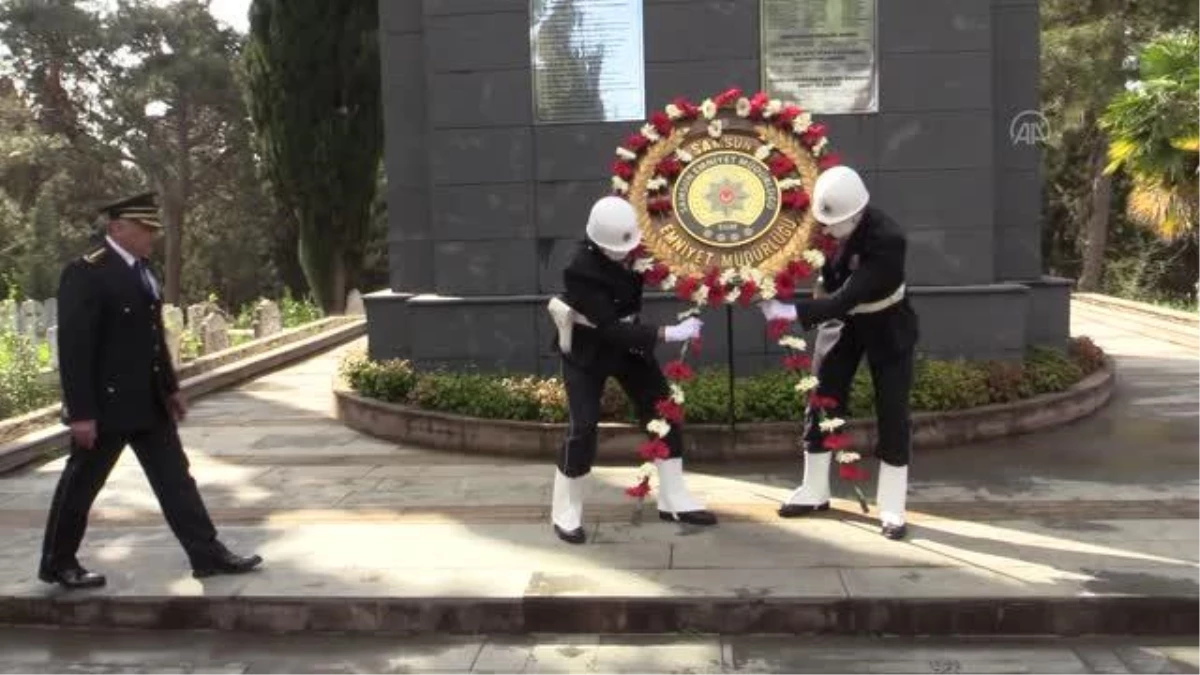 Son dakika haber | Emniyet mensupları, şehit mezarlarına karanfil bıraktı