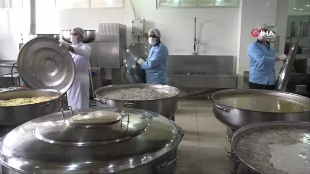 Erciş aşevinden Ramazan'da ihtiyaç sahibi ailelere 3 çeşit yemek