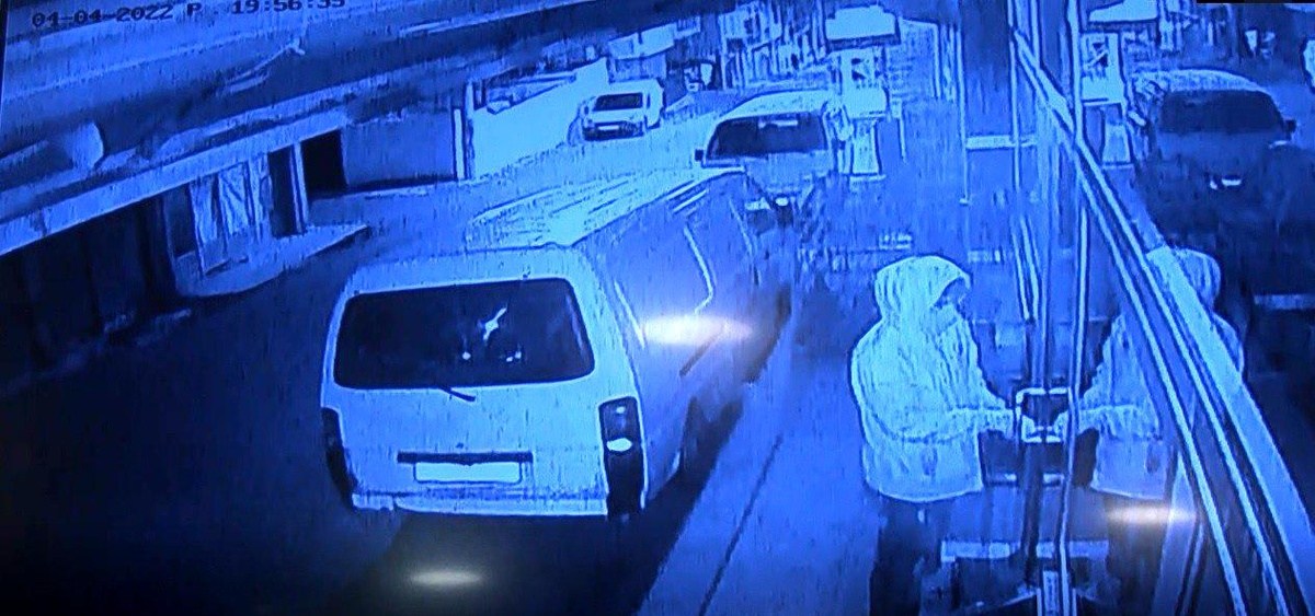 Hırsızlar kendi dükkanı gibi anahtarla kapıyı açtı, çelik kasayı çaldı