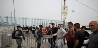 İsrail'den Batı Şeria'daki Filistinlilerin Mescid-Aksa'ya geçişine kısıtlama