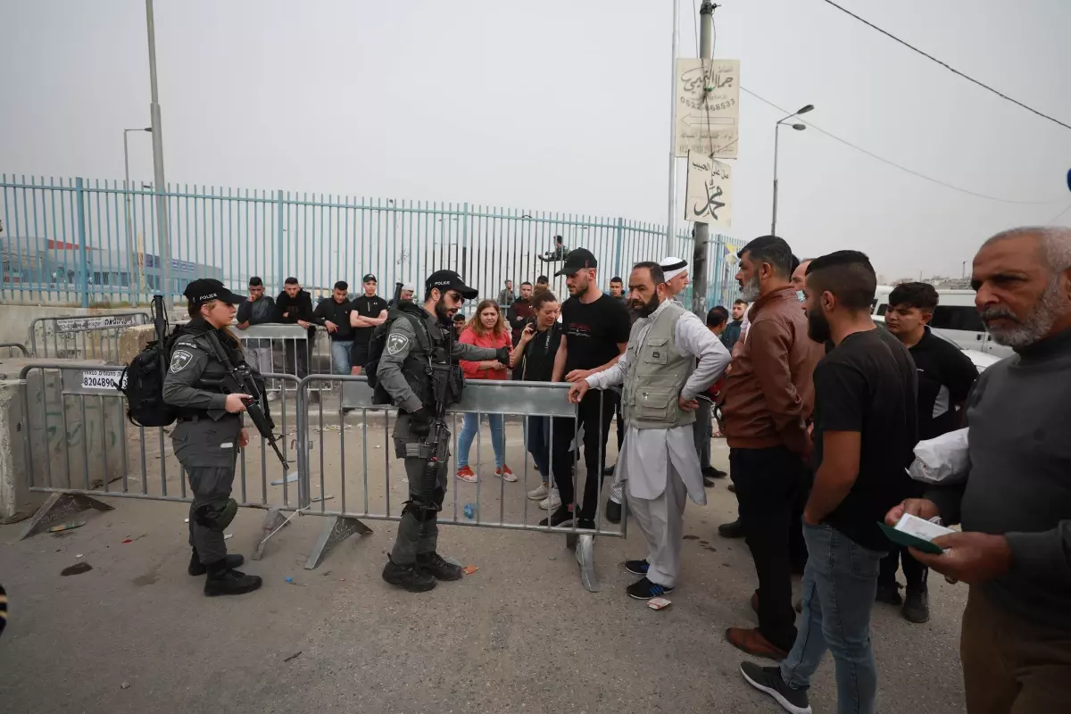 İsrail'den Batı Şeria'daki Filistinlilerin Mescid-Aksa'ya geçişine kısıtlama