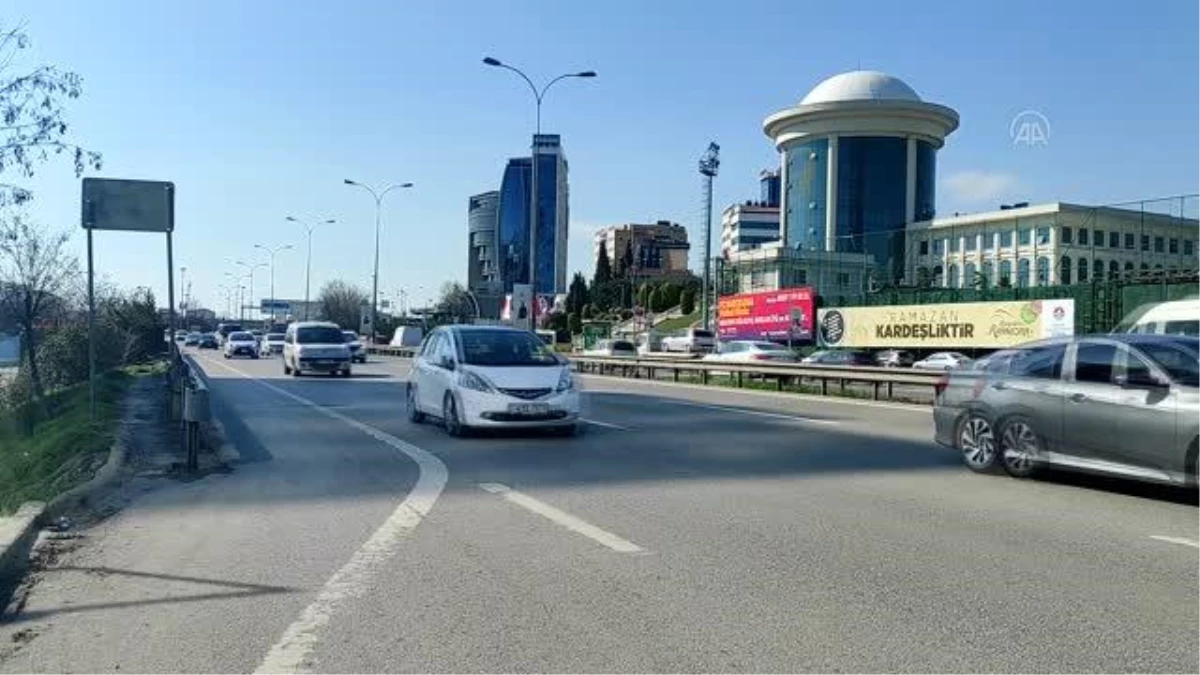 İstanbul\'da trafik yoğunluğu yaşanıyor