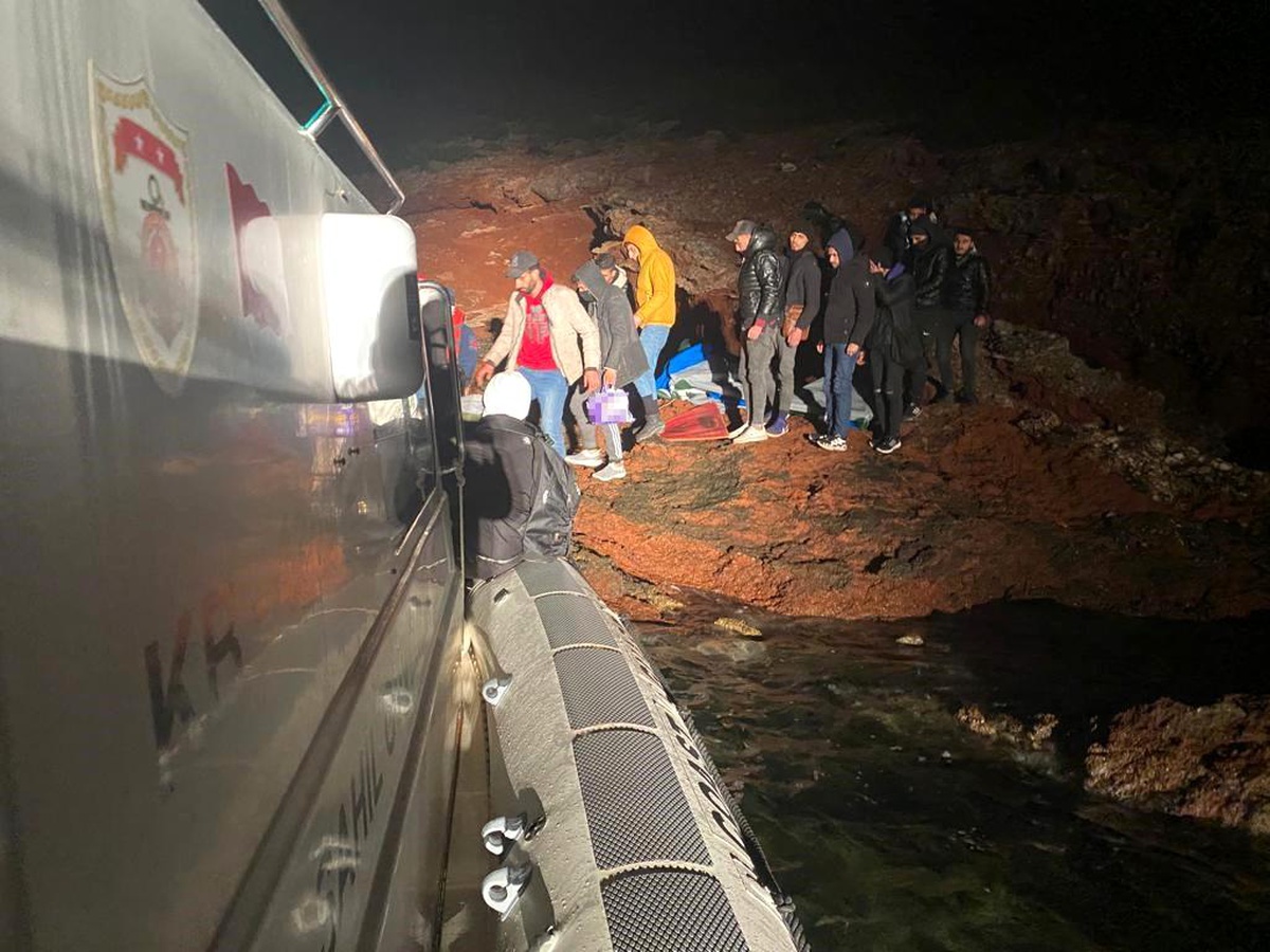 İzmir açıklarında 46 düzensiz göçmen kurtarıldı