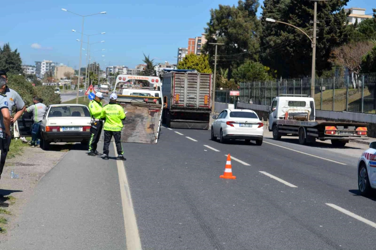 İzmir\'de anne ve kızı otomobil çarpmasıyla ağır yaralandı