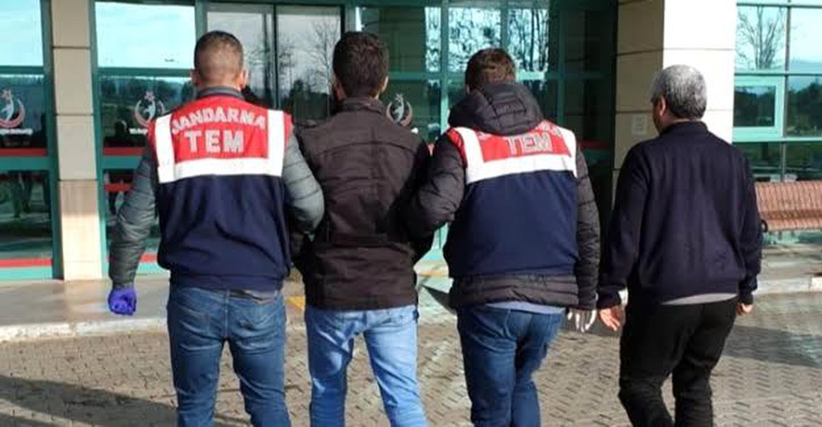 İzmir\'de iki terör örgütüne çifte baskın