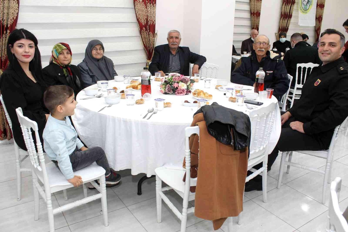 Son dakika! Kaymakam Çelik\'ten şehit yakınları ve gazilere iftar yemeği
