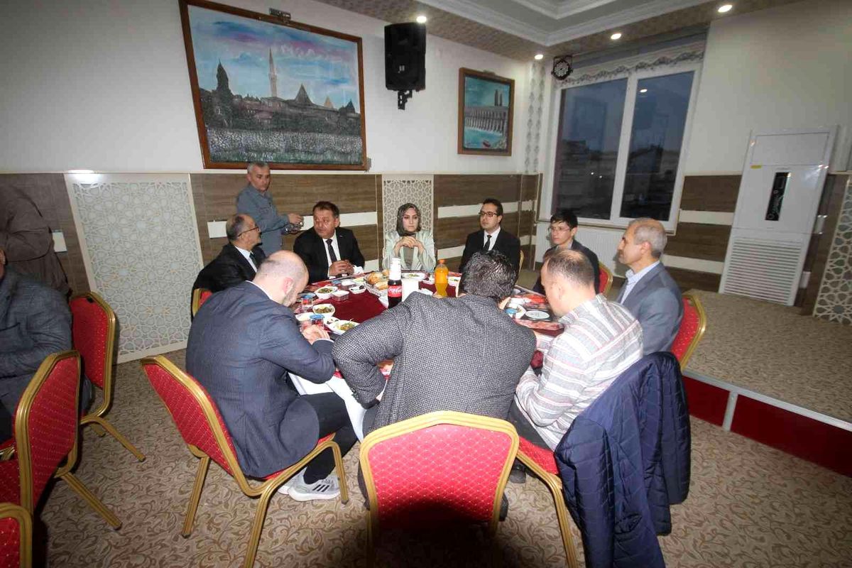 Beyşehir Kaymakamı Özdemir, yetim çocuklarla iftar yaptı