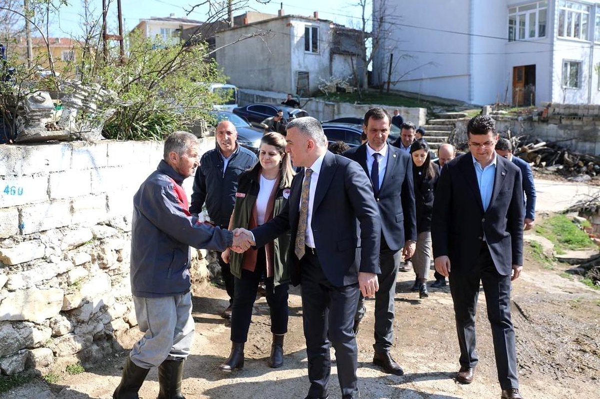 Kırklareli\'nde yangından hayvanları telef olan besiciye hayvan desteği