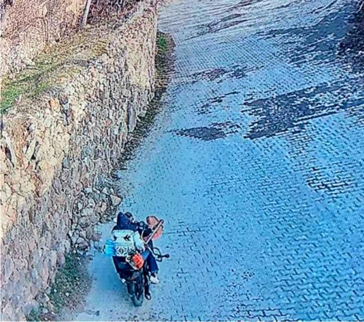 Motosikletle kaçan ev hırsızları JASAT\'tan kaçamadı
