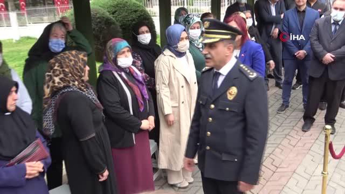 Şehit mezarlığında duygulandıran plaket..."Yılın en kral babası"