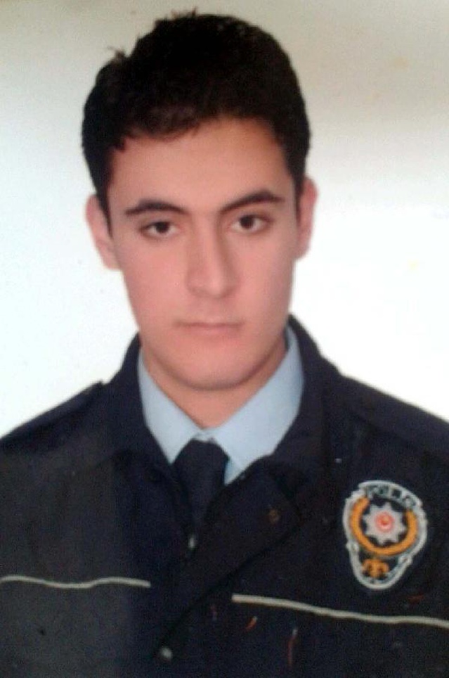 Son dakika haberleri | Şehit polisin mezarındaki plaketler duygulandırdı