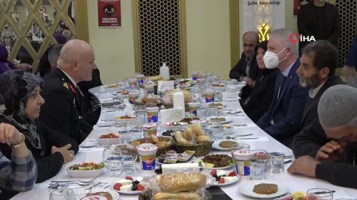 Son dakika: Şehit ve gazi aileleri iftar yemeğinde bir araya geldi