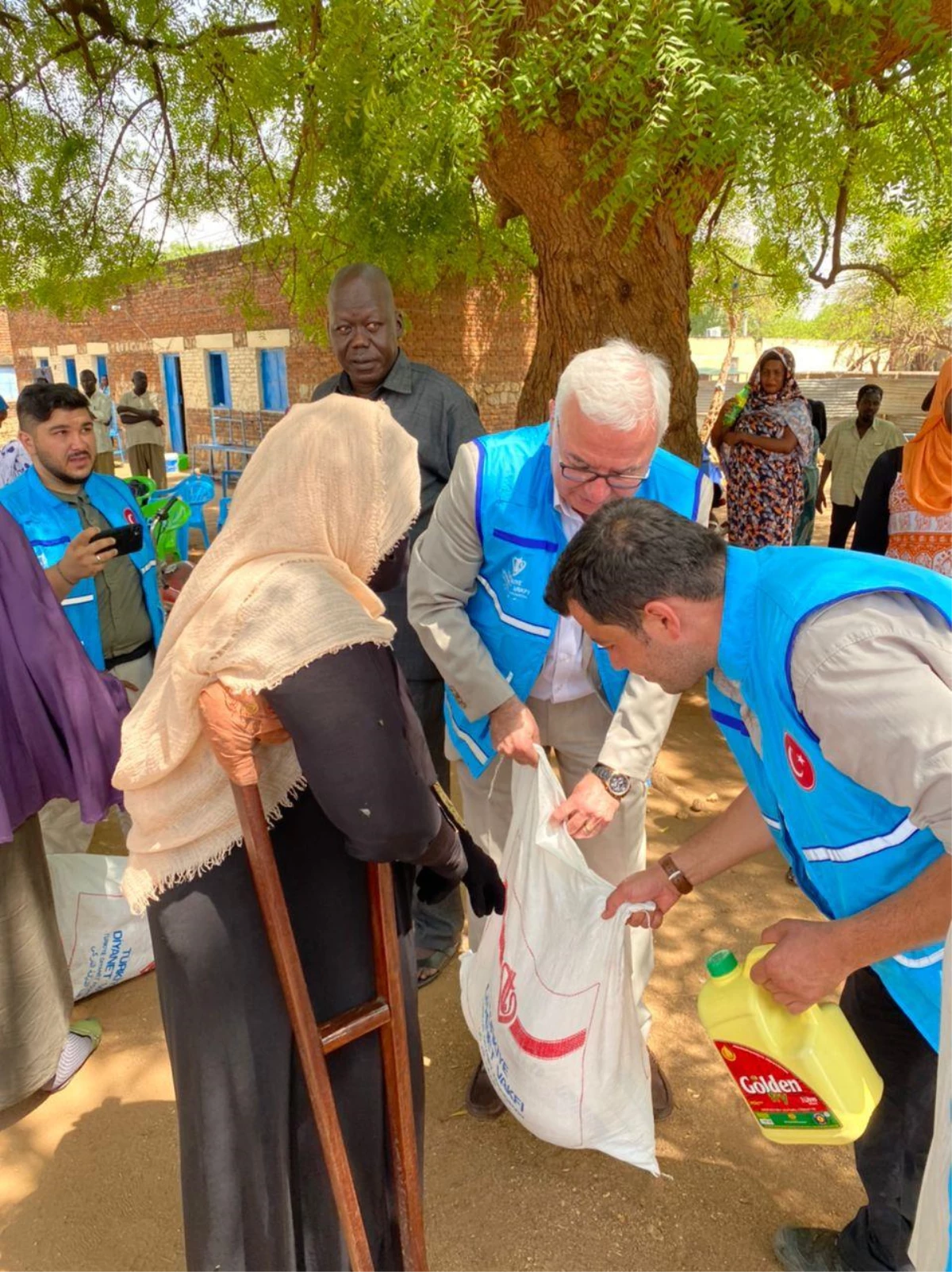 TDV ve Türk Kızılay, Güney Sudan\'da yüzlerce aileye gıda yardımında bulundu
