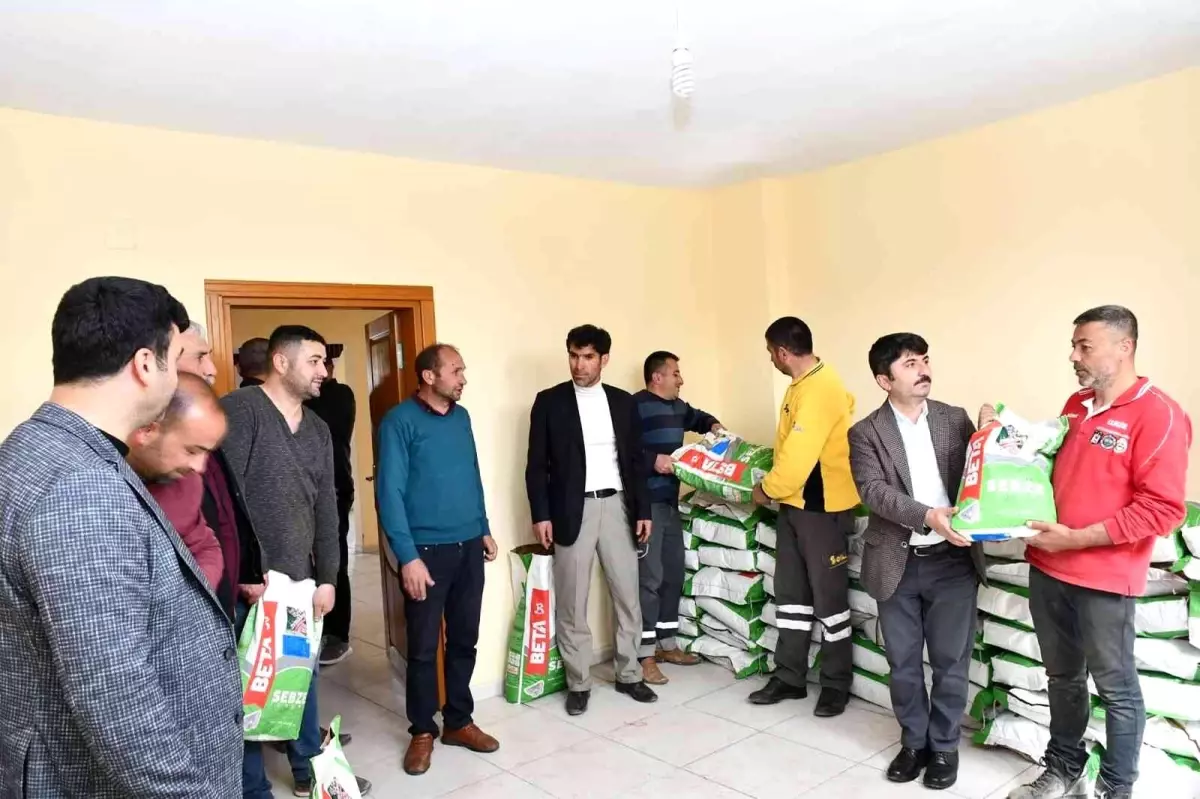 Tufanbeyli\'de üreticilere bakliyat tohumu dağıtıldı