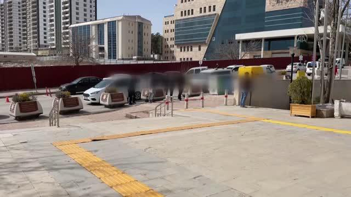 Üç kişinin yaralandığı silahlı kavgaya ilişkin 2 zanlı tutuklandı