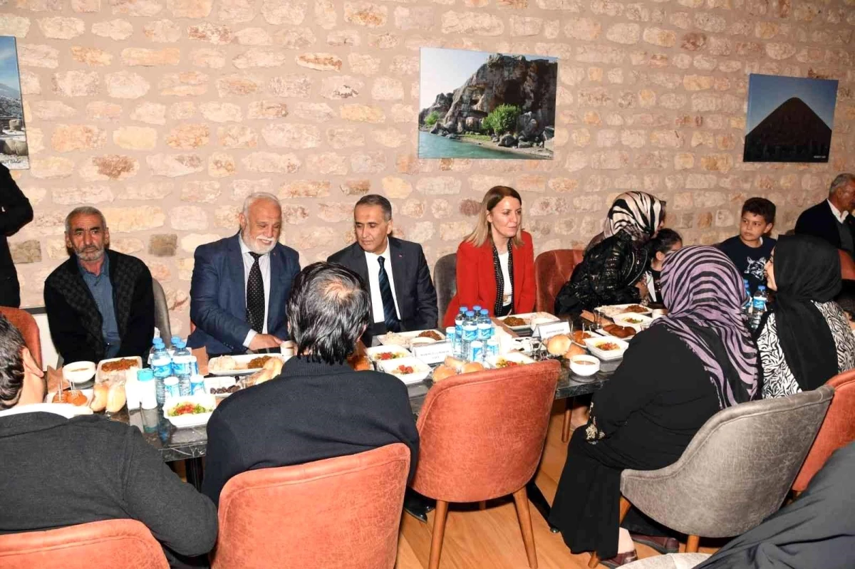 Vali Çuhadar, iftarda şehit aileleri ve gazileri ağırladı