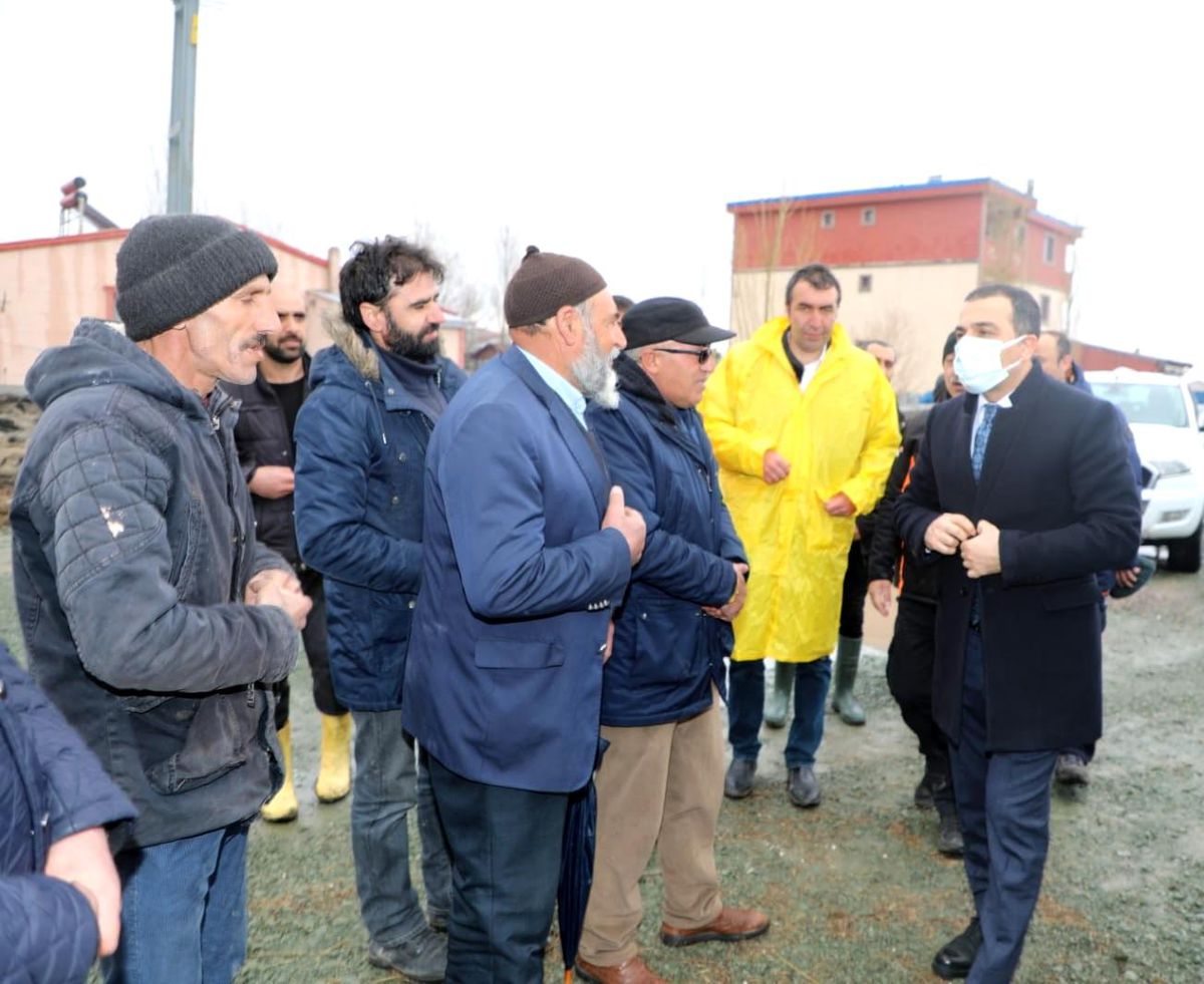 Vali Öksüz, sel bölgesinde