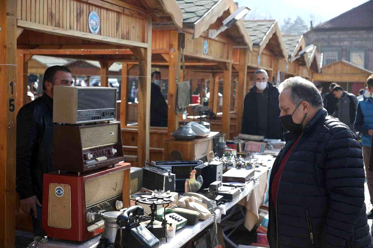 Antika pazarı Ramazan\'da da devam ediyor