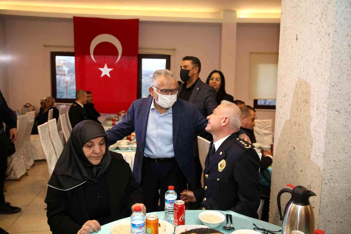 Son dakika haberi! Büyükkılıç, polislerle iftar yaptı