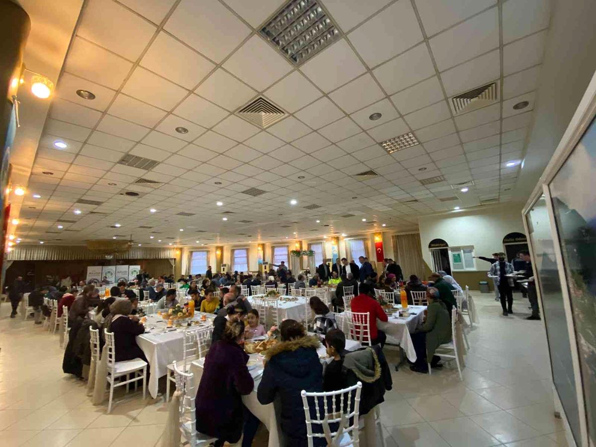 Başkan Soykan, roman vatandaşlarla iftarda buluştu