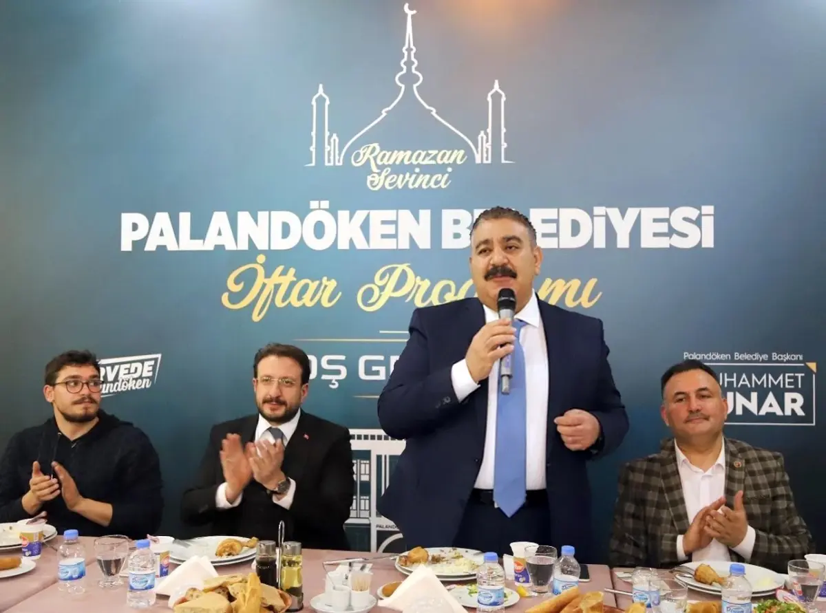 Başkan Sunar\'dan gençlere iftar yemeği