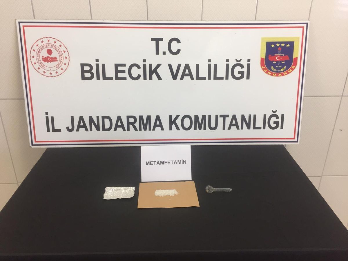 Son dakika: Bilecik\'te üzerlerinde uyuşturucu bulunan 8 kişi gözaltına alındı