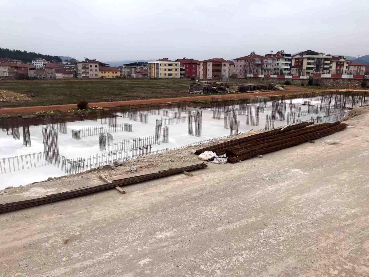 Edebali Stadı\'nda inşaat çalışmaları yine durdu