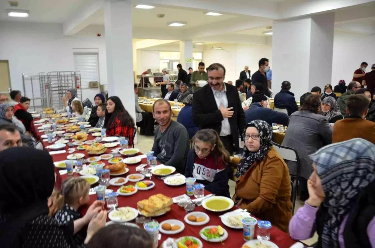 Emet Belediyesi çalışanları iftarda bir araya geldi