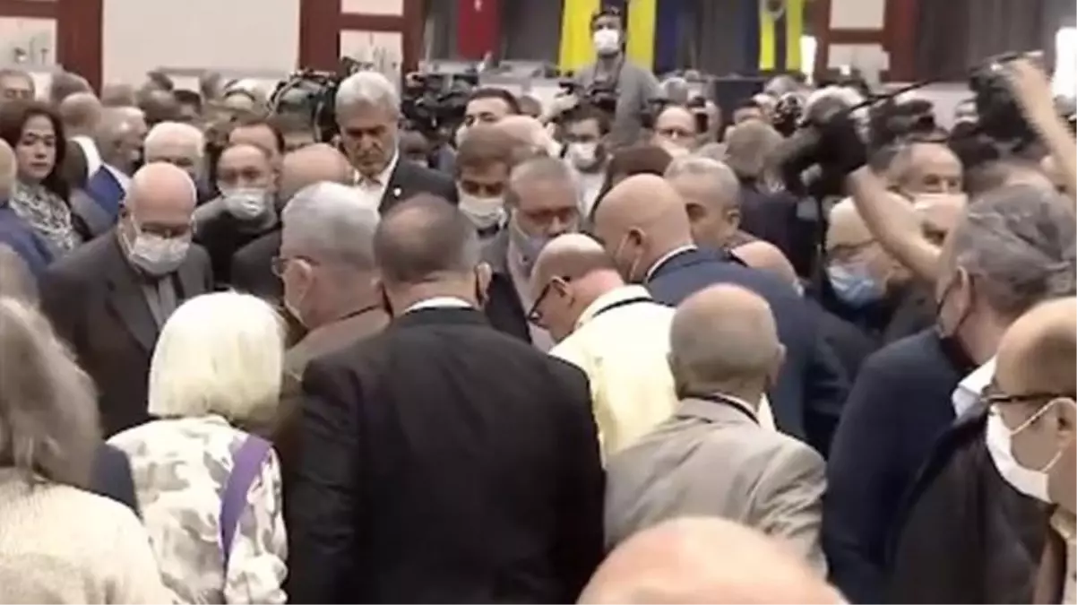 Fenerbahçe Divan seçiminde panik anları: Bir üye fenalaşınca Ali Koç yanına koştu